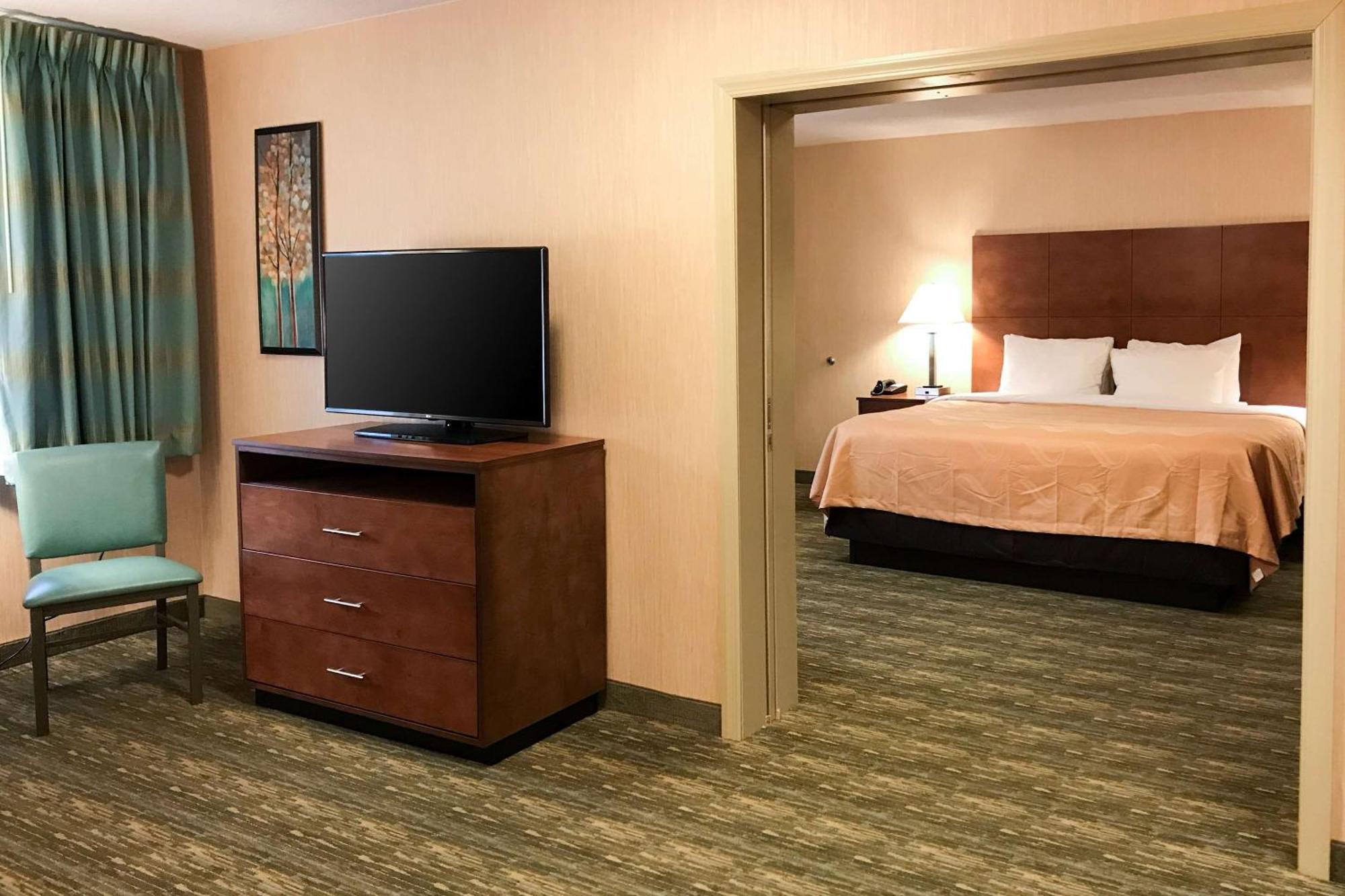 Quality Inn Бедфорд Экстерьер фото