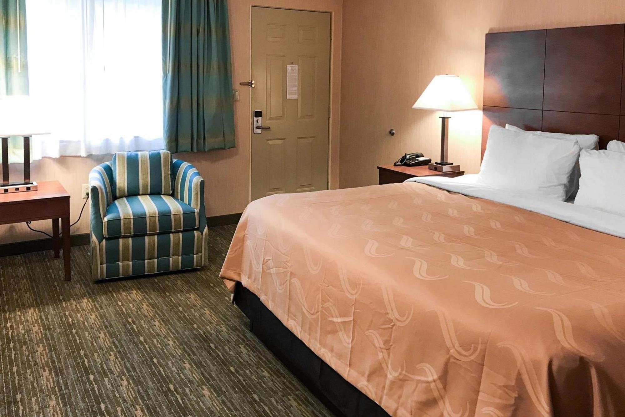 Quality Inn Бедфорд Экстерьер фото