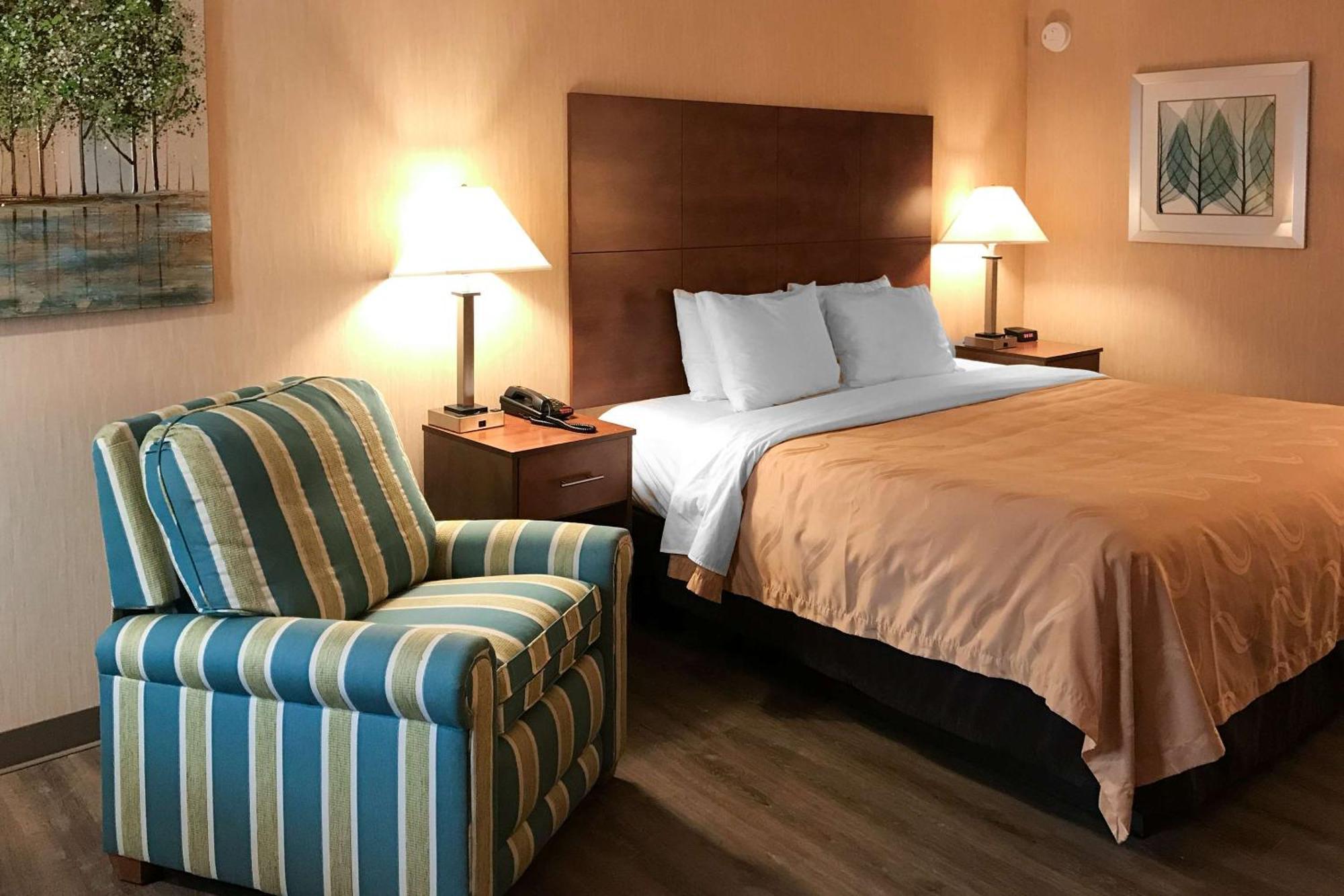 Quality Inn Бедфорд Экстерьер фото