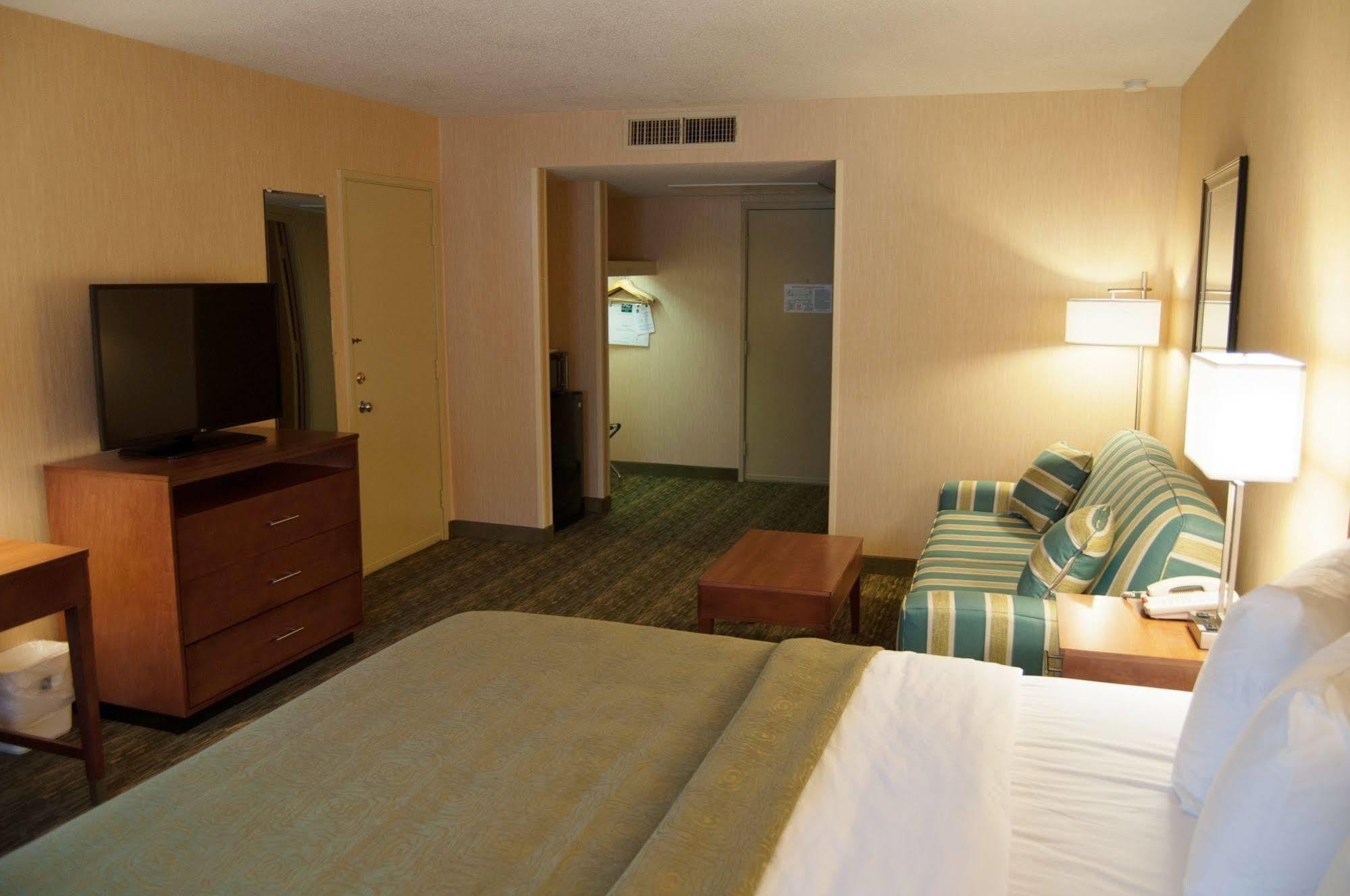 Quality Inn Бедфорд Экстерьер фото