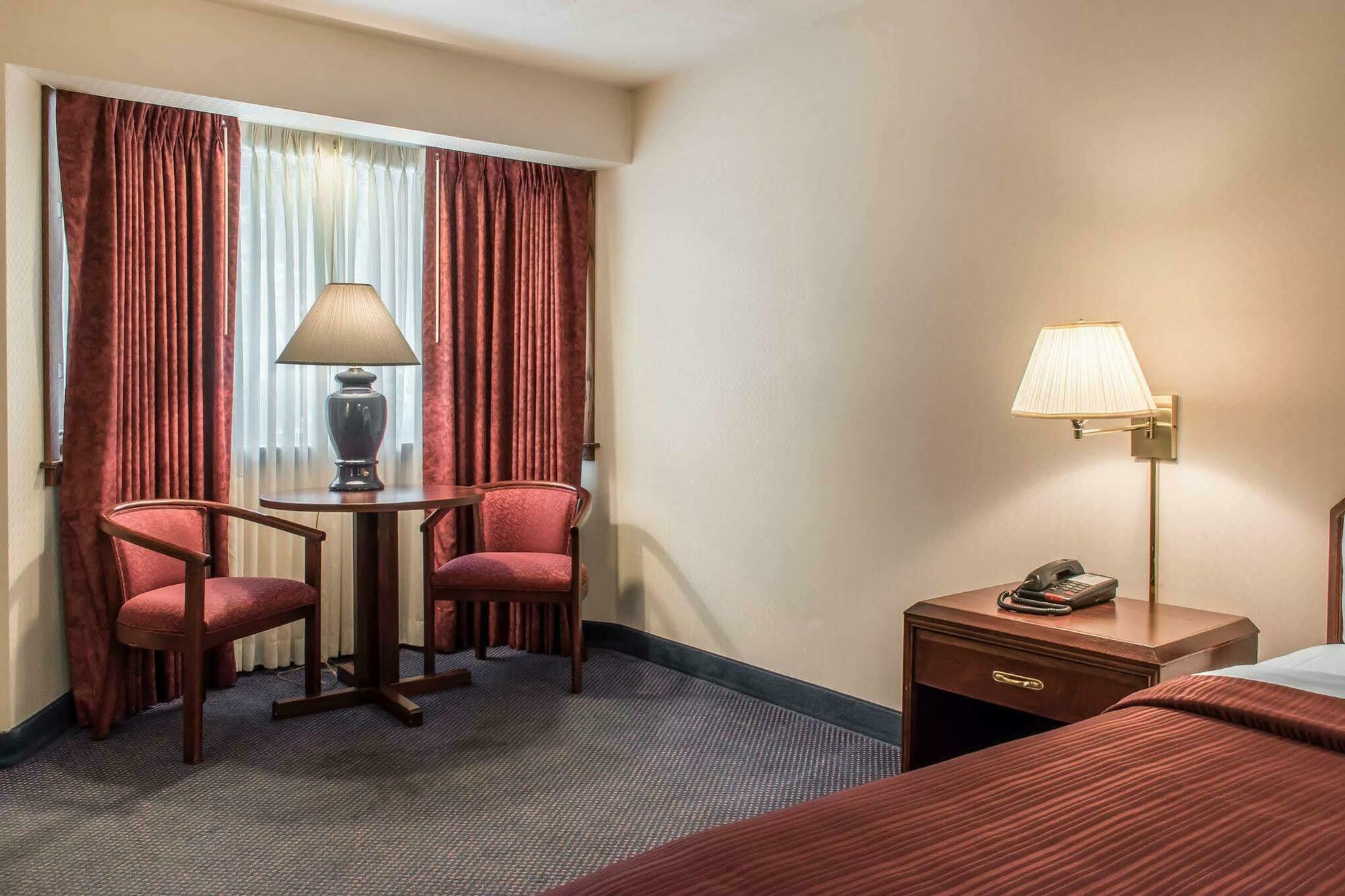 Quality Inn Бедфорд Экстерьер фото